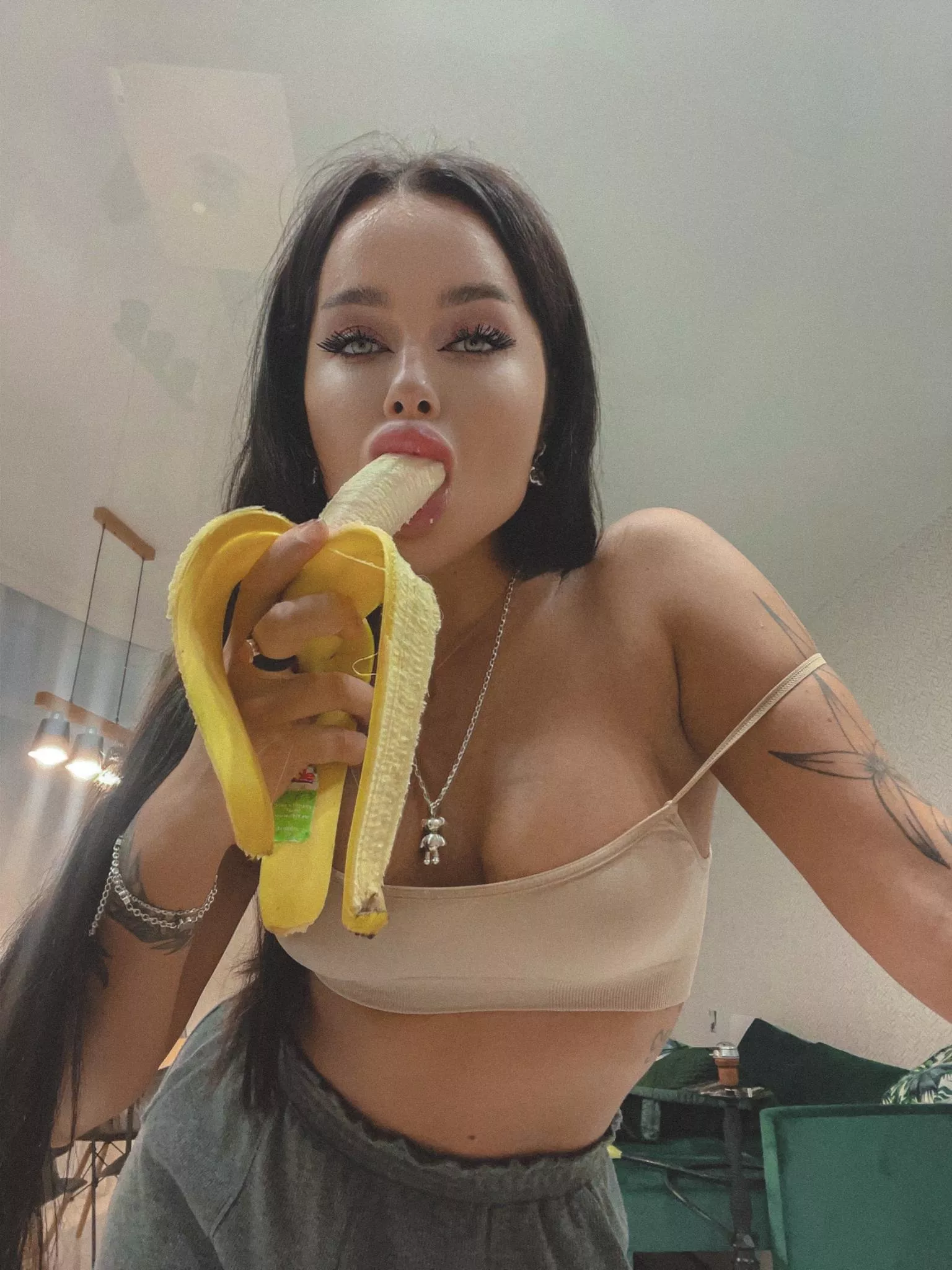 Sending FREE VIDEOS to everyone that upvotes, try me 😈 Sending FREE VIDEOS to everyone that upvotes, try me 😈