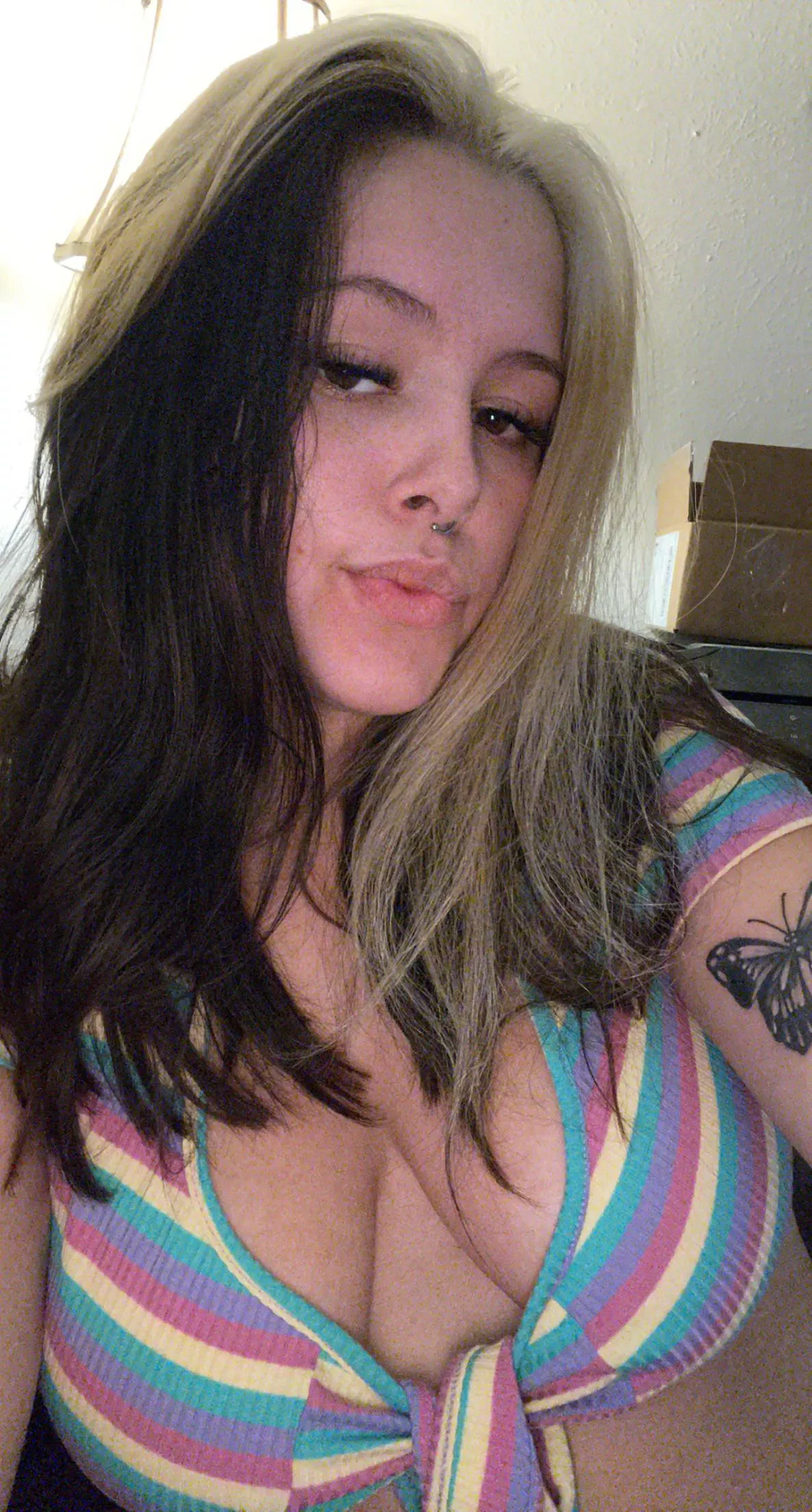 sending kisses to all the people who always give me love on here!💖(18)