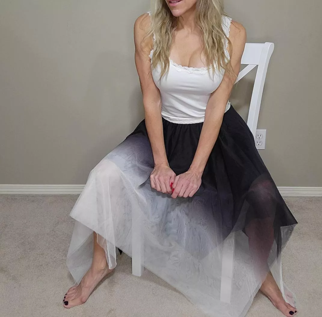 Sexy, classy and feminine.