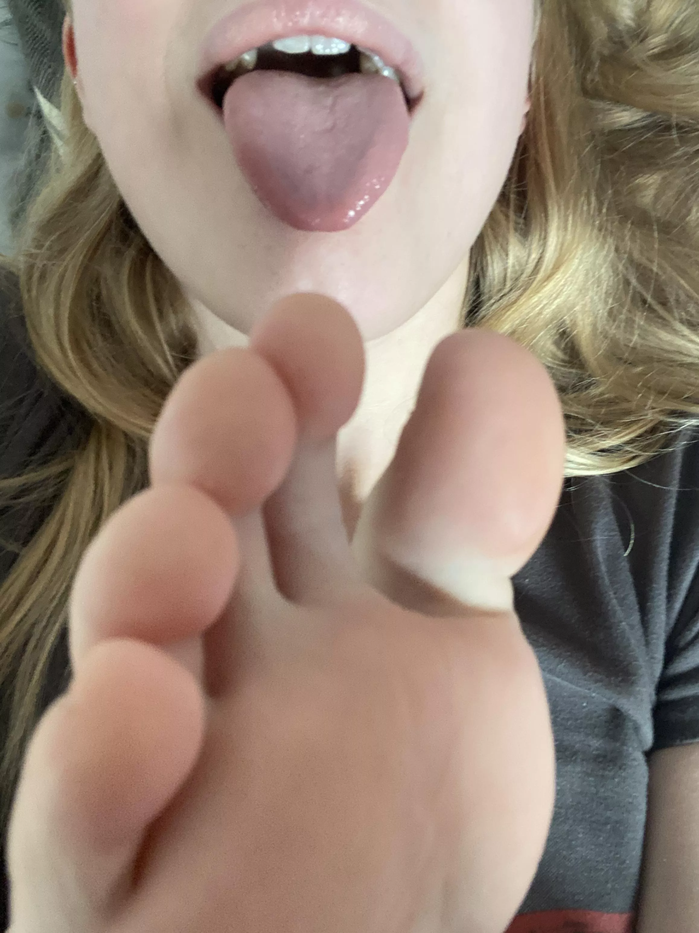 Sexy feet alert! Link to onlyfans in the comments! Sexy feet alert! Link to onlyfans in the comments!
