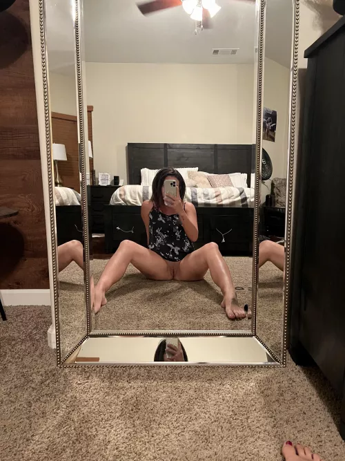 Sexy MILF bored and horny on this Sunday funday evening, cum play with meβ¦. FREE trial link in comments