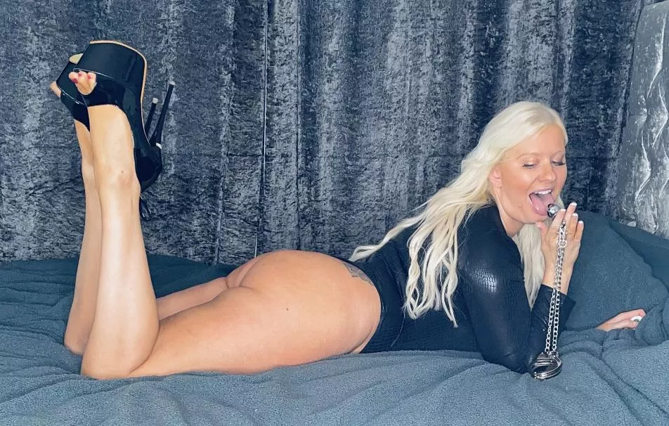 Shall I dominate you with my heels or my ass first, I can hardly decide