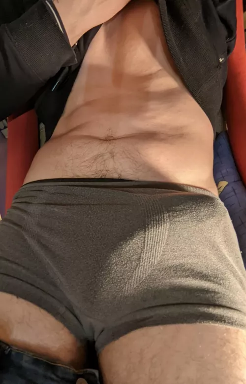Sharing some bulge 😋