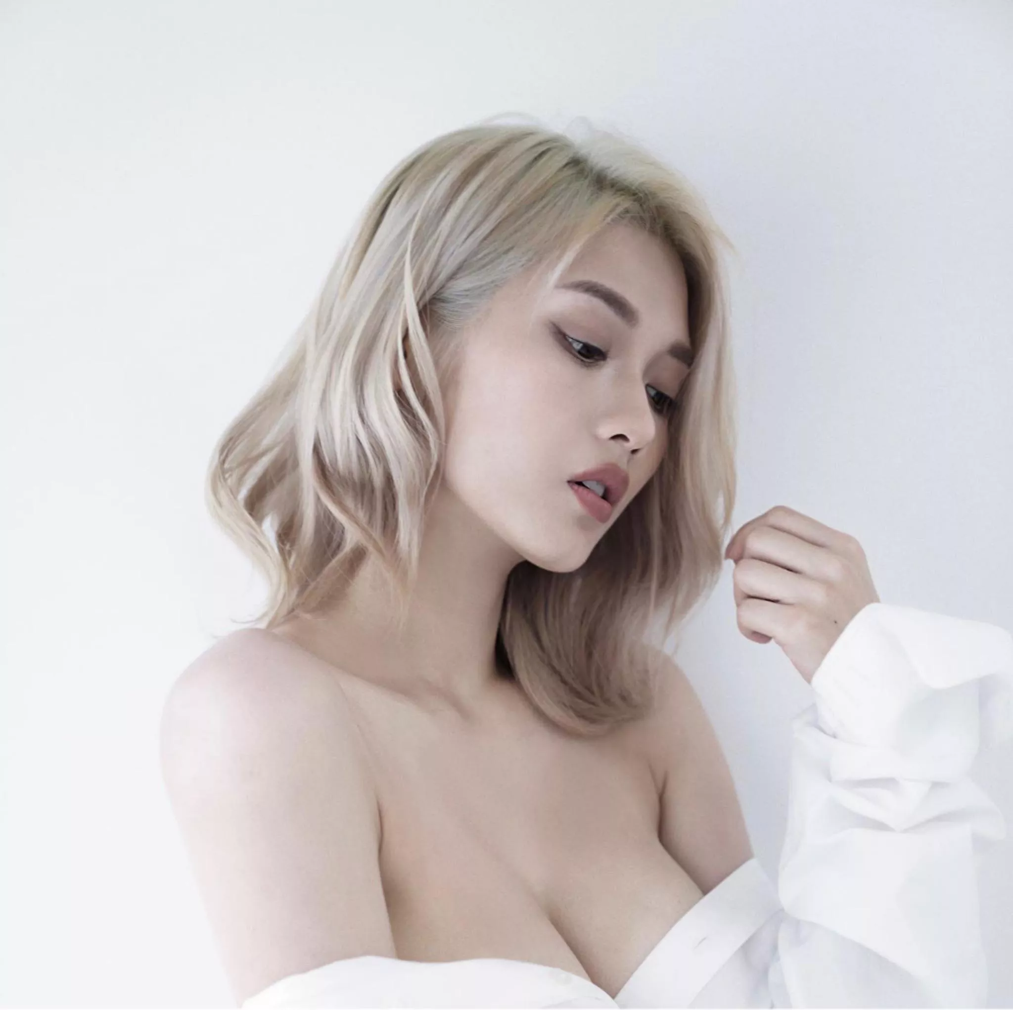 Sharp and round features