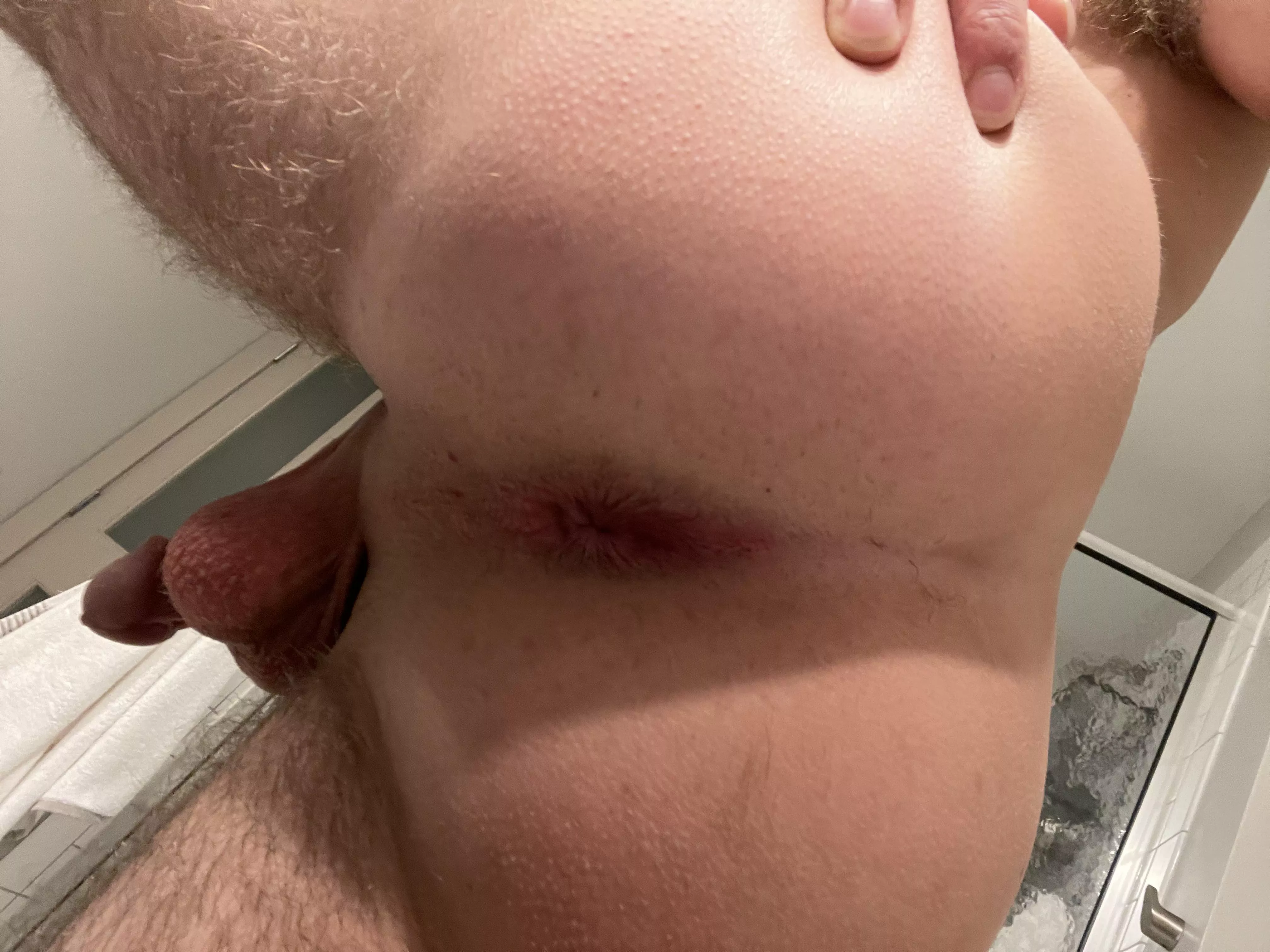 shaved cheeks and hole for you to enjoy 😜
