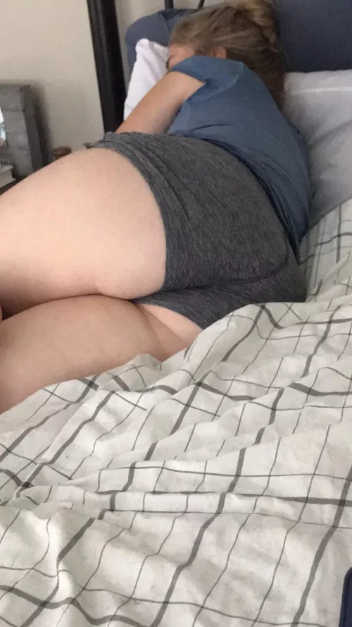 She hates wearing shorts but she shouldn’t