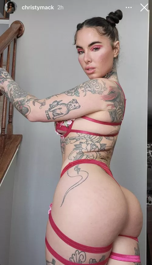 She looks good in red