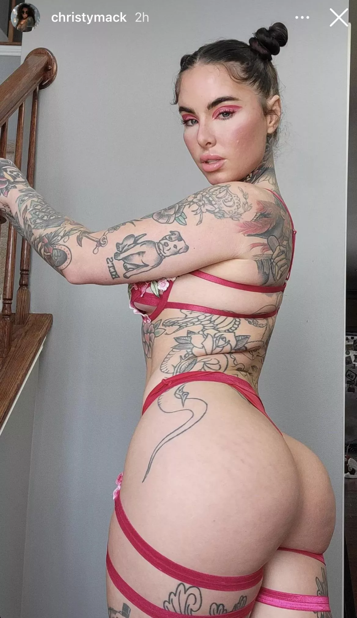 She looks good in red