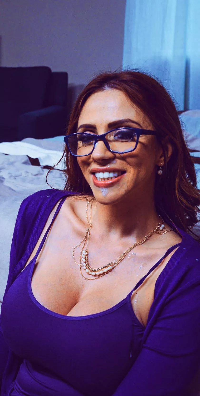 She loves getting cum on her face 💦