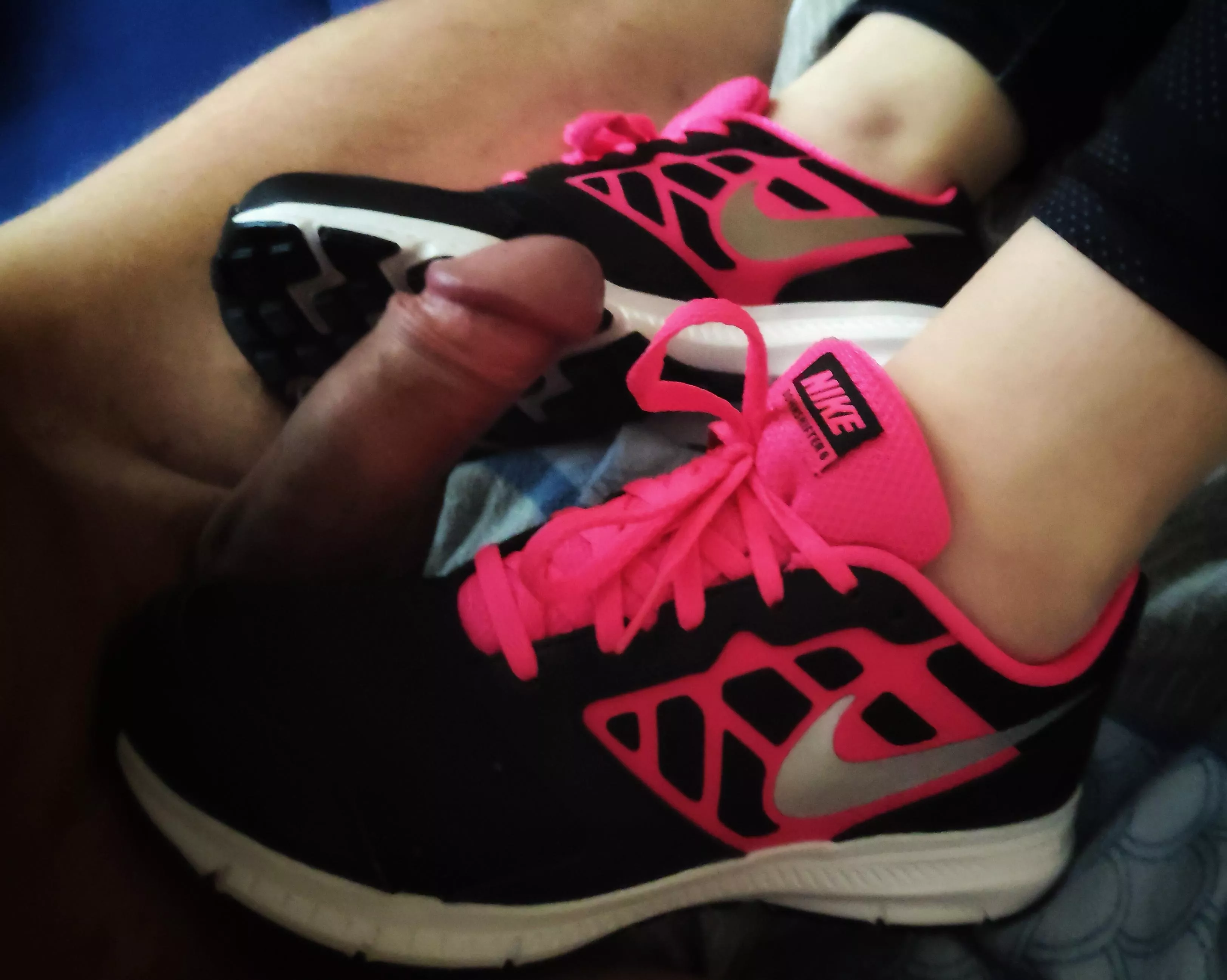 She loves the cum on her new shoes.