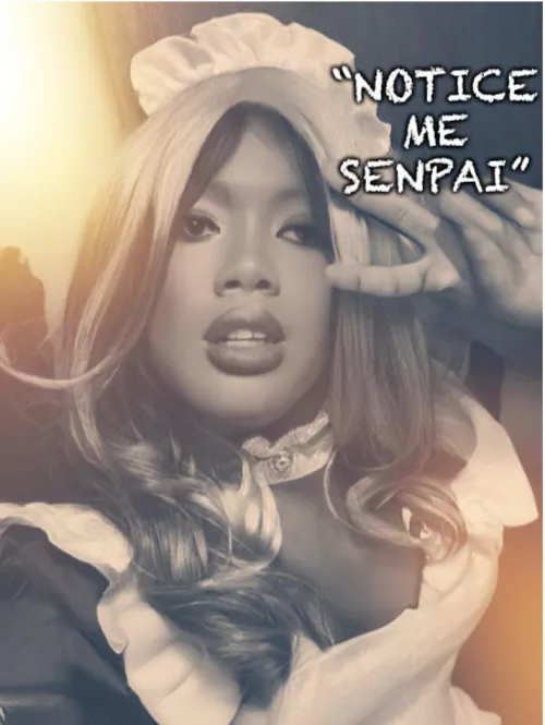 She protecc she attacc but most importantly she want senpai to notice her bacc 💋💋💋