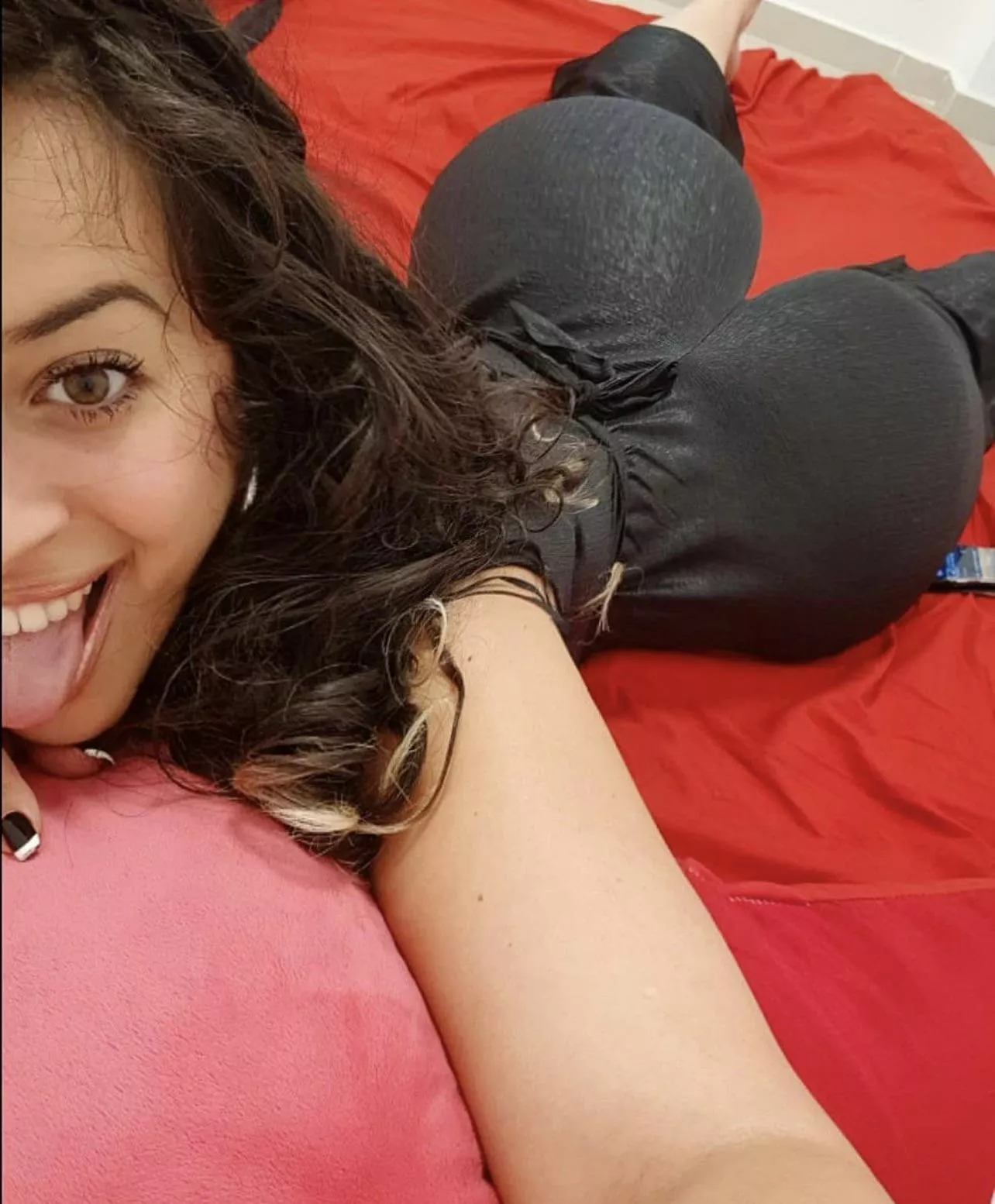 …she spread that ass like this for me…first round knockout, 30 seconds into the fight lol