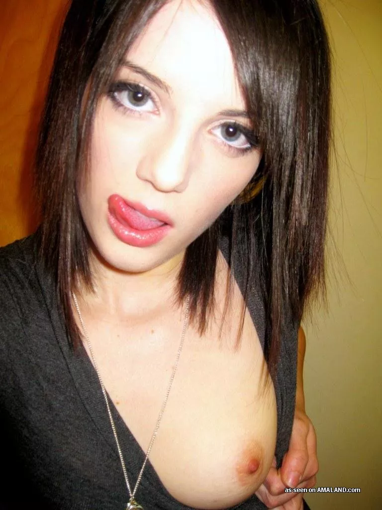 She wants someone to lick it She wants someone to lick it