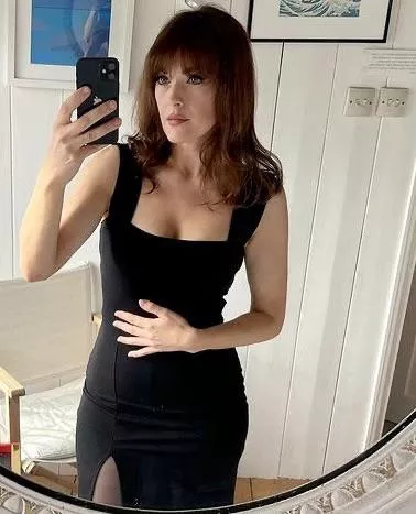 She wants to fuck other guys. Make a jealous cuck even more jealous!