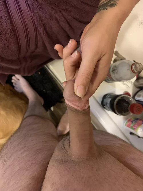 She wants to see, gf wants to take pics of my cock and compare with others, our snap is ryanf4853