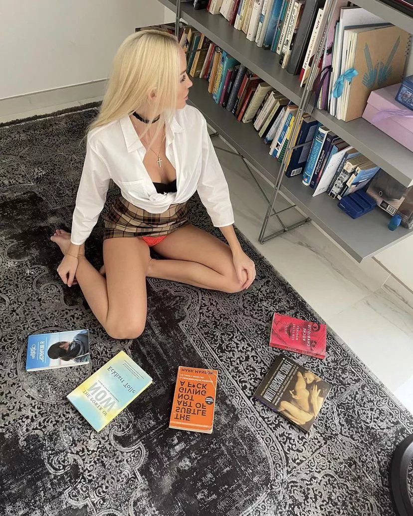 She works in the Church Books✝️ore