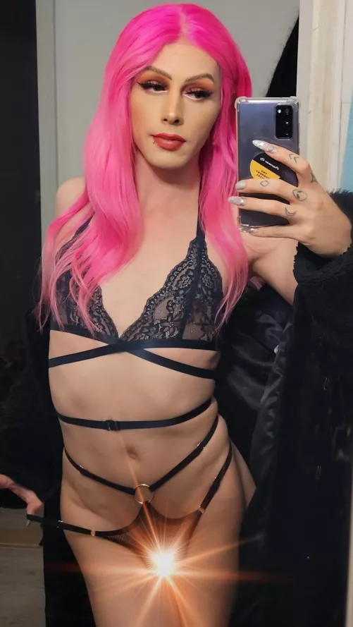 She's a naughty girl and you can join me... 👀