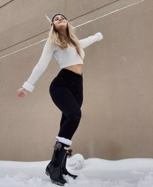 She’s a snow bunny ❄️🐰