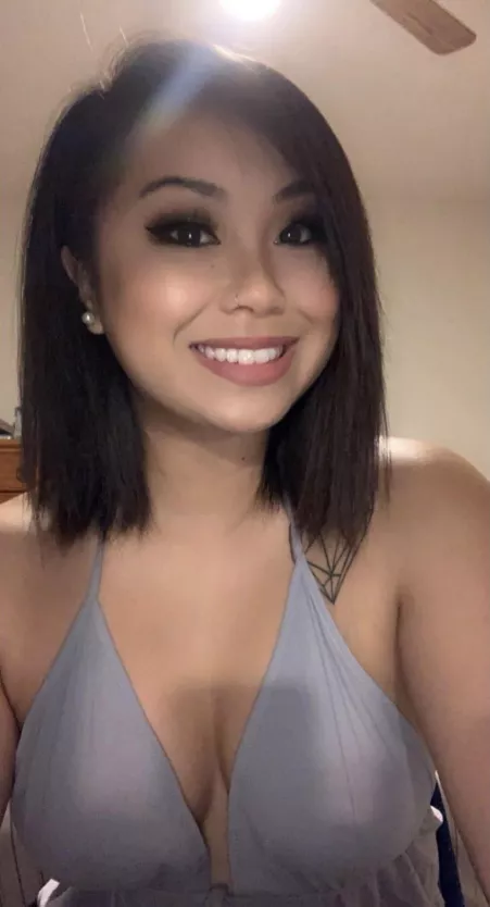 sheβs got a beautiful smile!