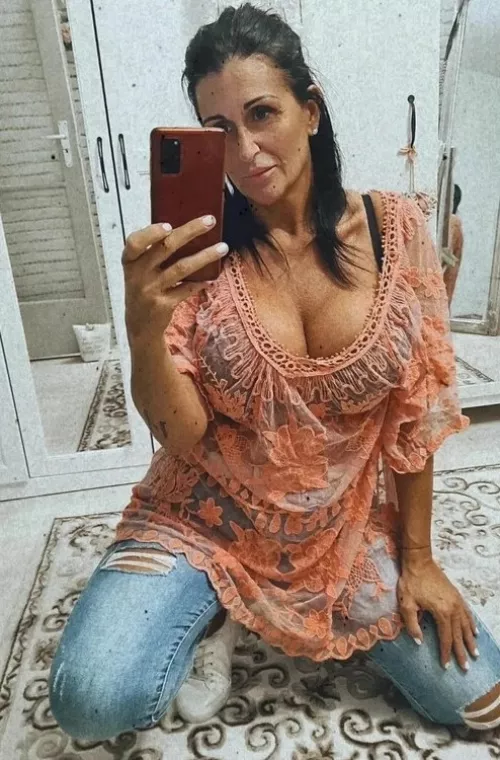 She's hot!🔥