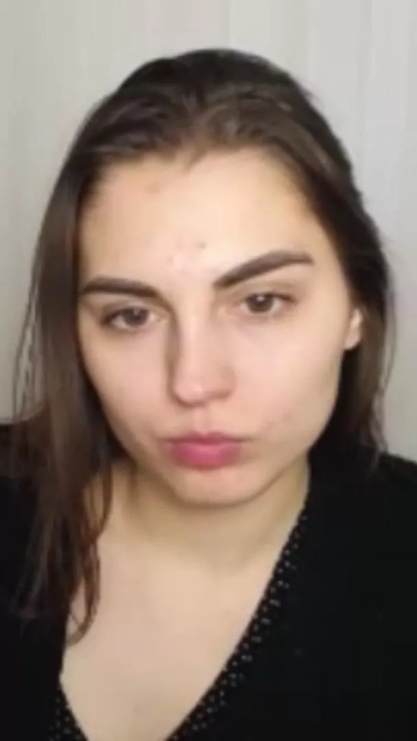 Shes live now https://m.chaturbate.com/olivia_m_/