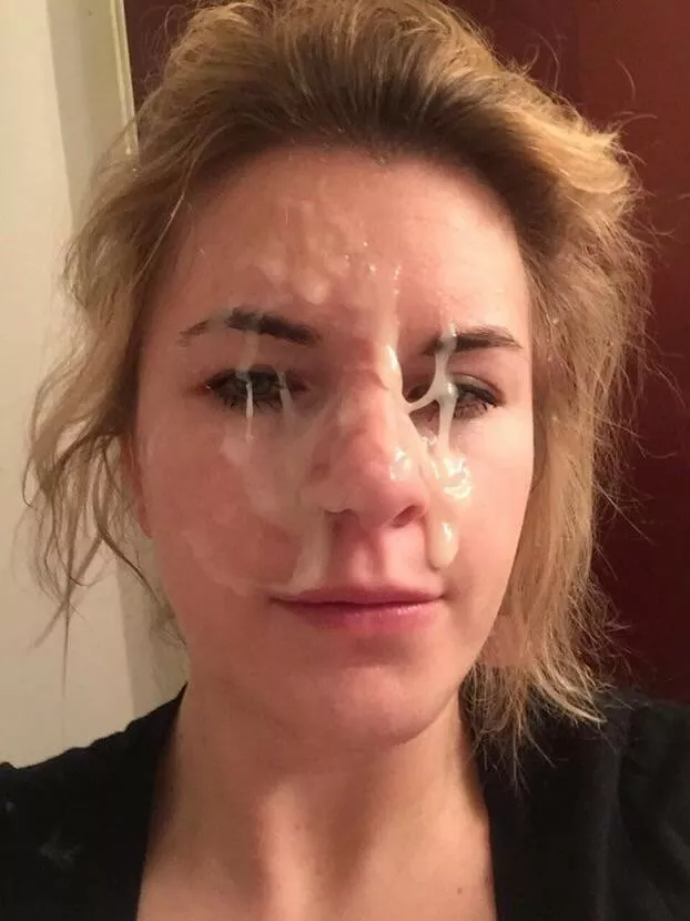 She's so hot covered in cum 😍