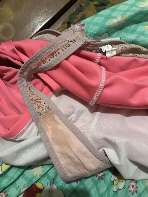 She’s wet 😍🤤