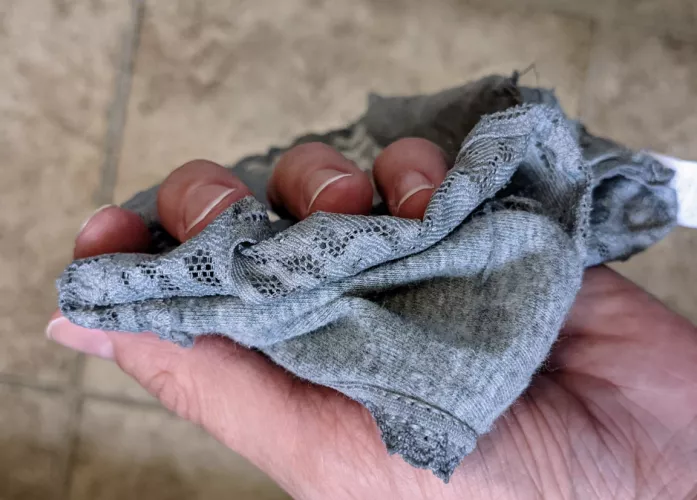 🤫🤫🤫🤫 SHHHH I stole these from my sister! I haven't been caught... yet! Dare me to do it again? 🤭 [selling][usa]