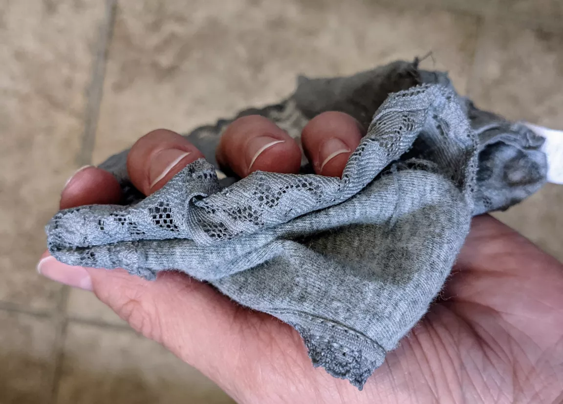 🤫🤫🤫🤫 SHHHH I stole these from my sister! I haven't been caught... yet! Dare me to do it again? 🤭 [selling][usa]