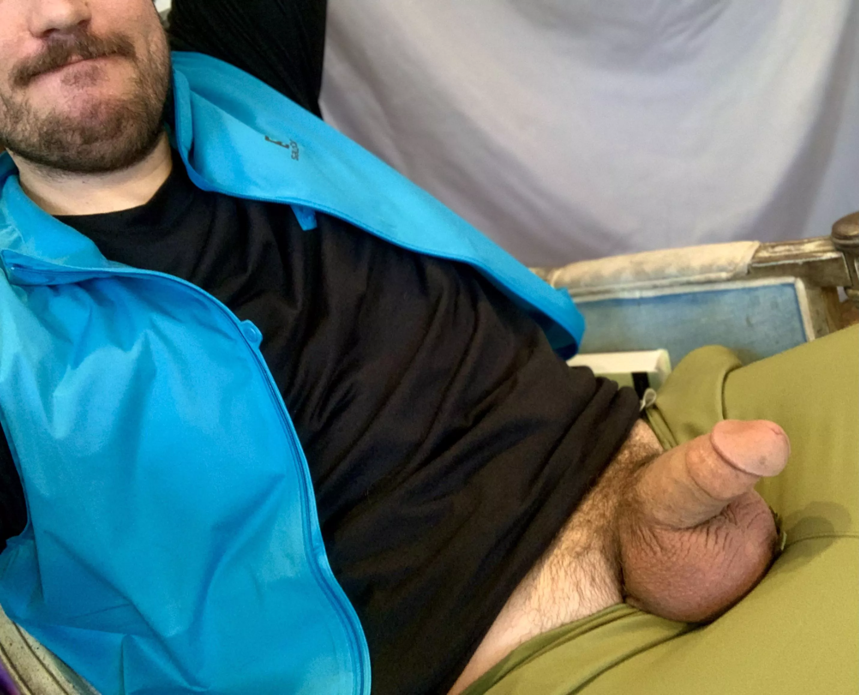 Short beard and kind of soft 😅