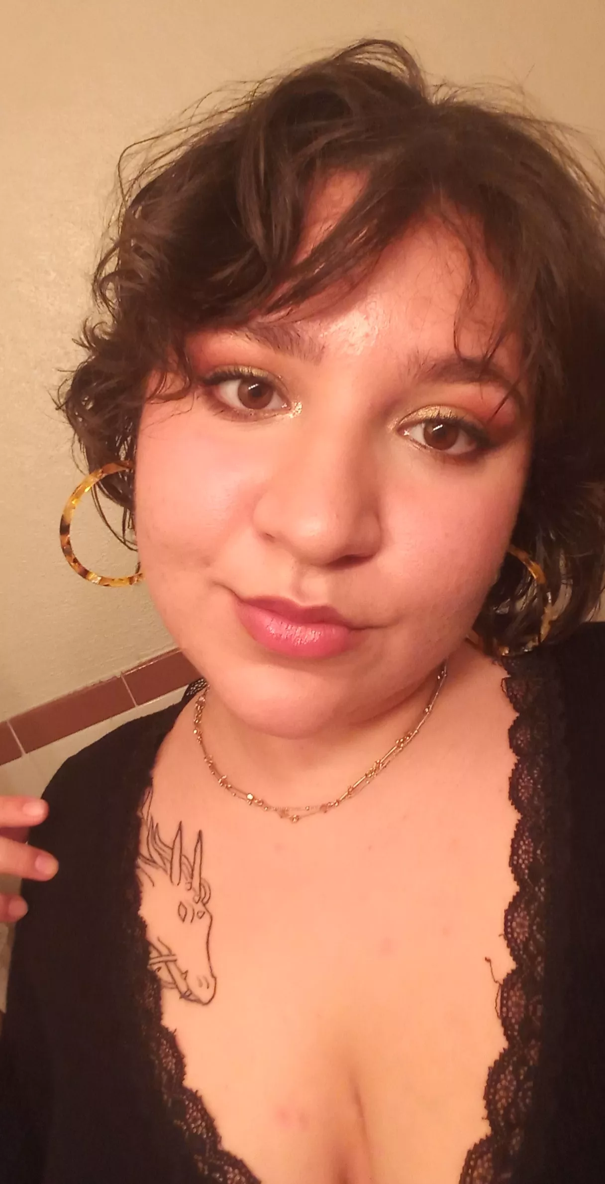 Short hair and big boobs?