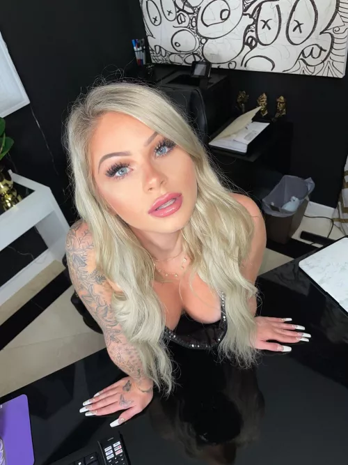 Should I change my hair or stay blonde