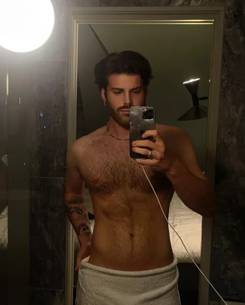 Should I keep my body hair or shave it? π help