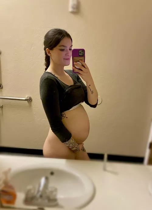 Should I take the top off? 😜 thinkin about starting an OF for the last few weeks of this pregnancy 🤔😌