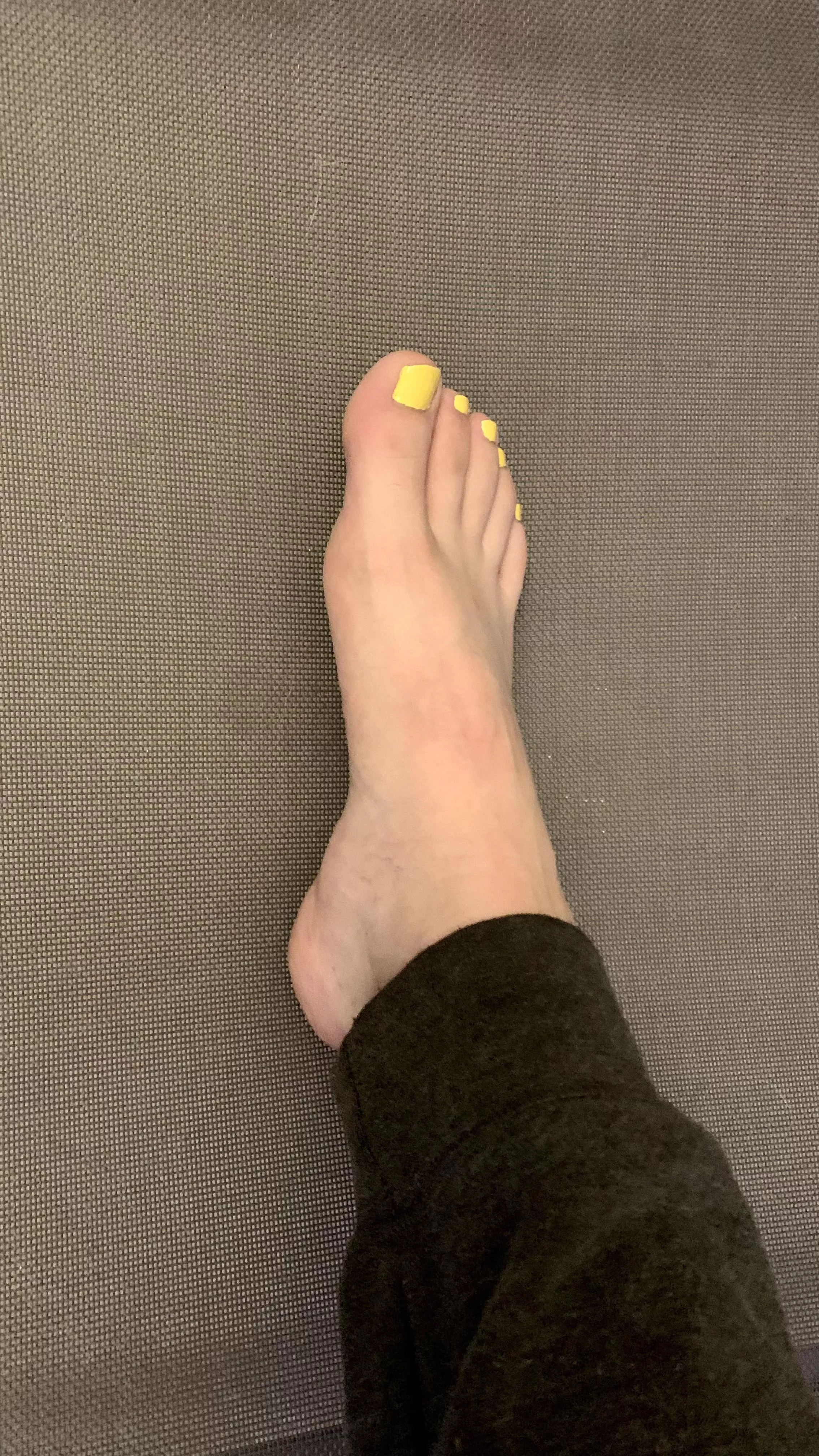 Show me you deserve to see the left foot too 😈