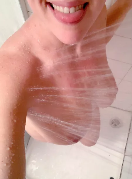 Shower selfie 🧼😋