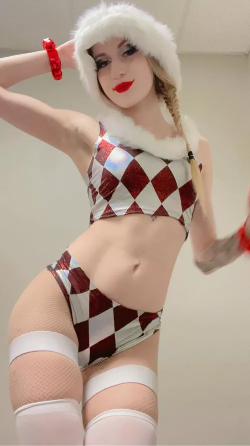 Showing off my armpits at work 😜