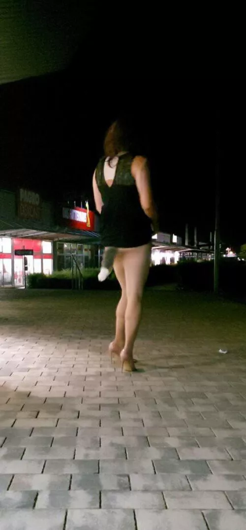 Showing off my pretty tail while walking through the outdoor mall. I love being foxy🦊