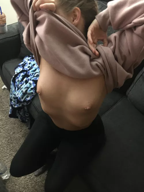 Showing the titties