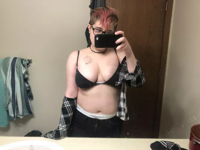 Since cutting off my long hair I normally wear a wig, but here's what it really looks like 😌