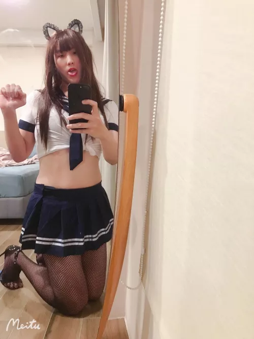 Since iβm too naughty, my teacher makes me kneel on my knees.