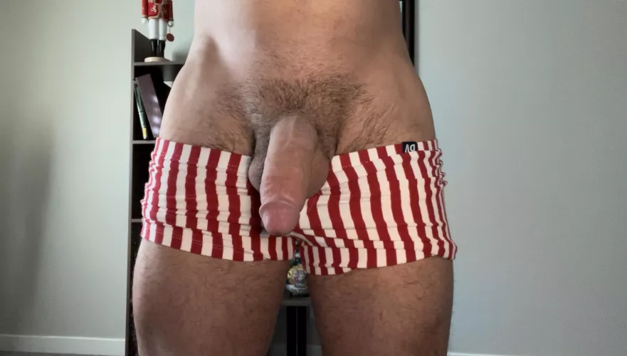 Single’s awareness day is making it impossible for me to get hard😔