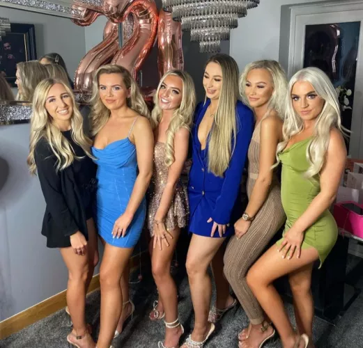 Six blondes