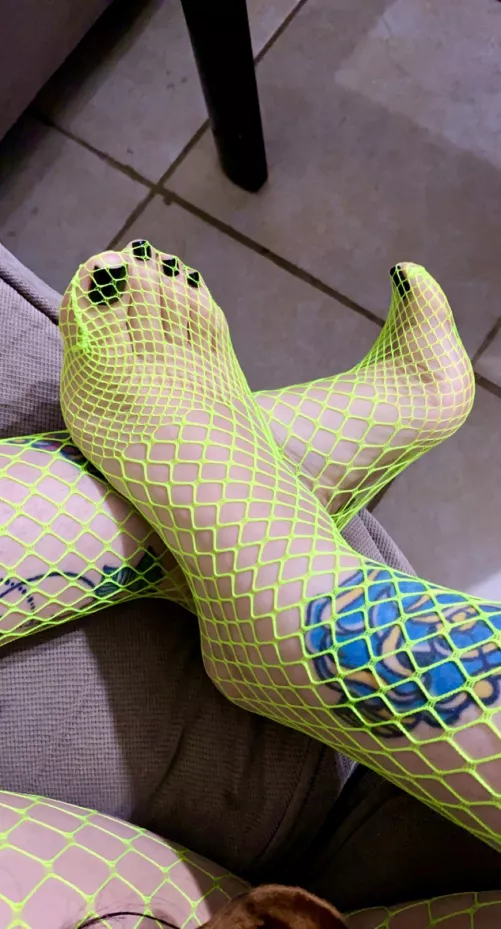 Size 11 and extra high arches. DMs open.