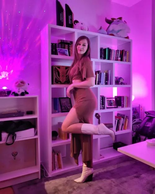 Sjokz is a hottie