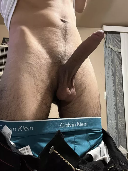 Skinny but packing 😈