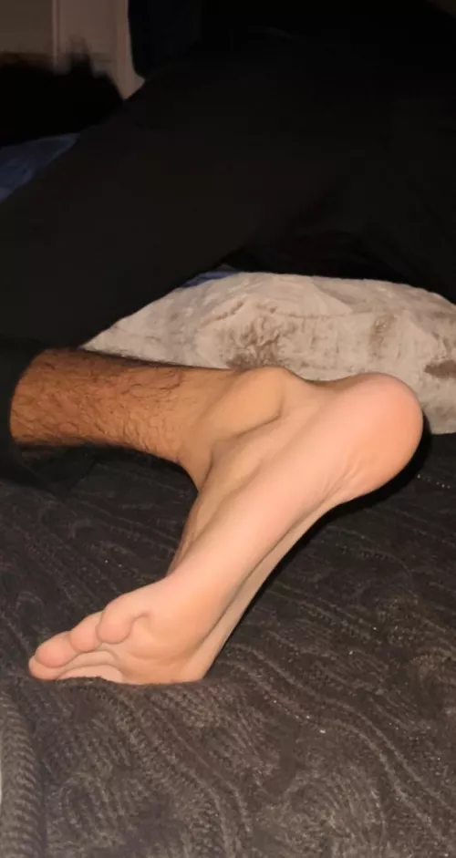 Skinny feet