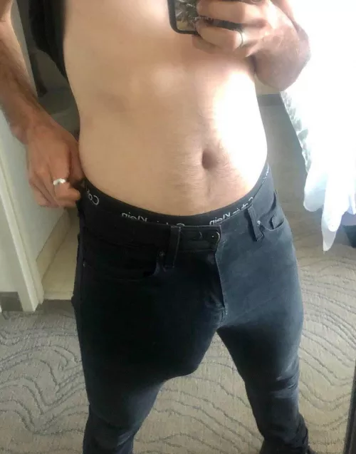 Skinny jeans be like