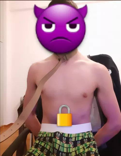 Slave gets a slap for every upvote โบ Would you take him for a walk?๐คญ