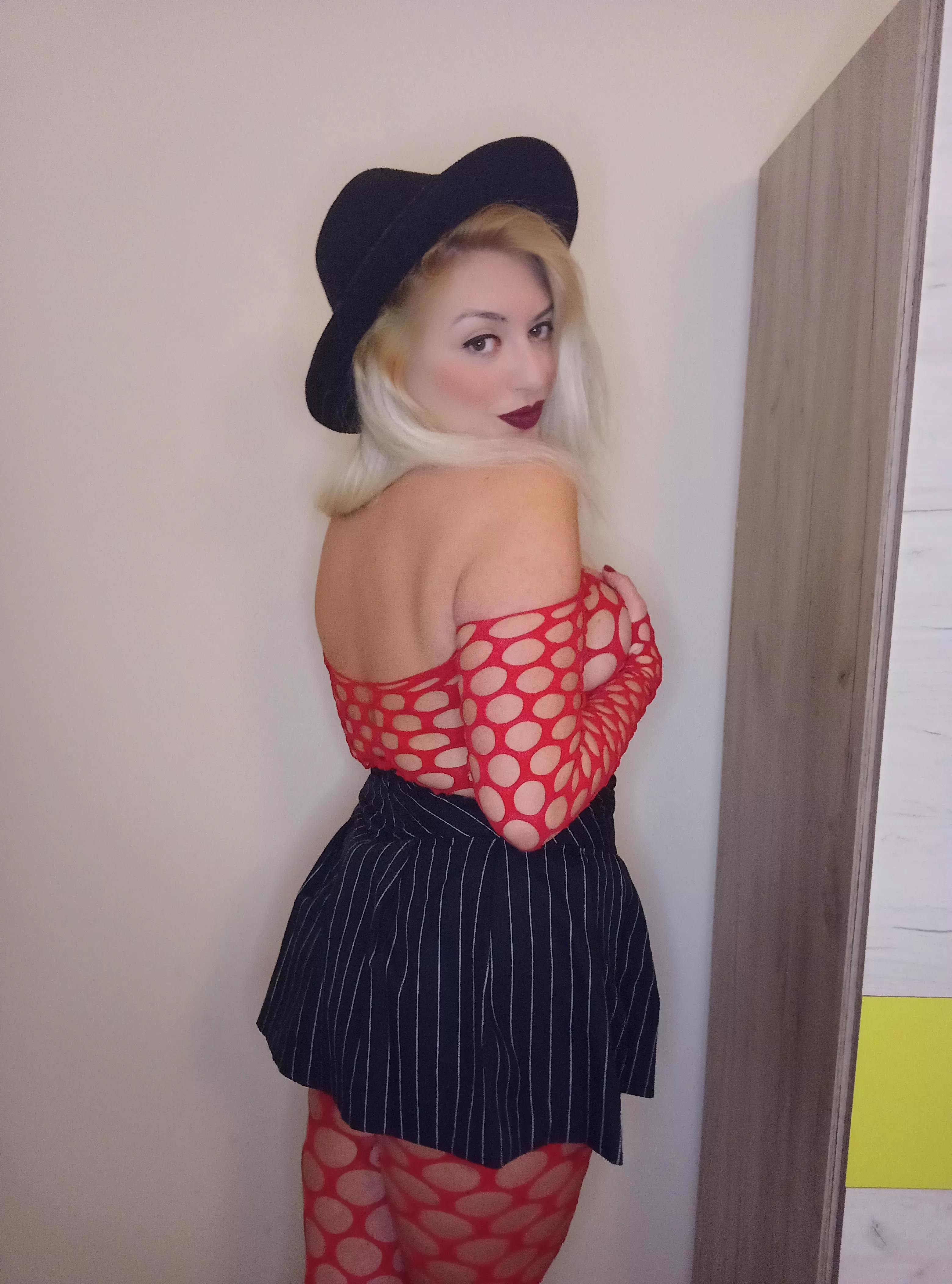 Slavic babe with a sexy accent and dirty mind 🔥😘😋